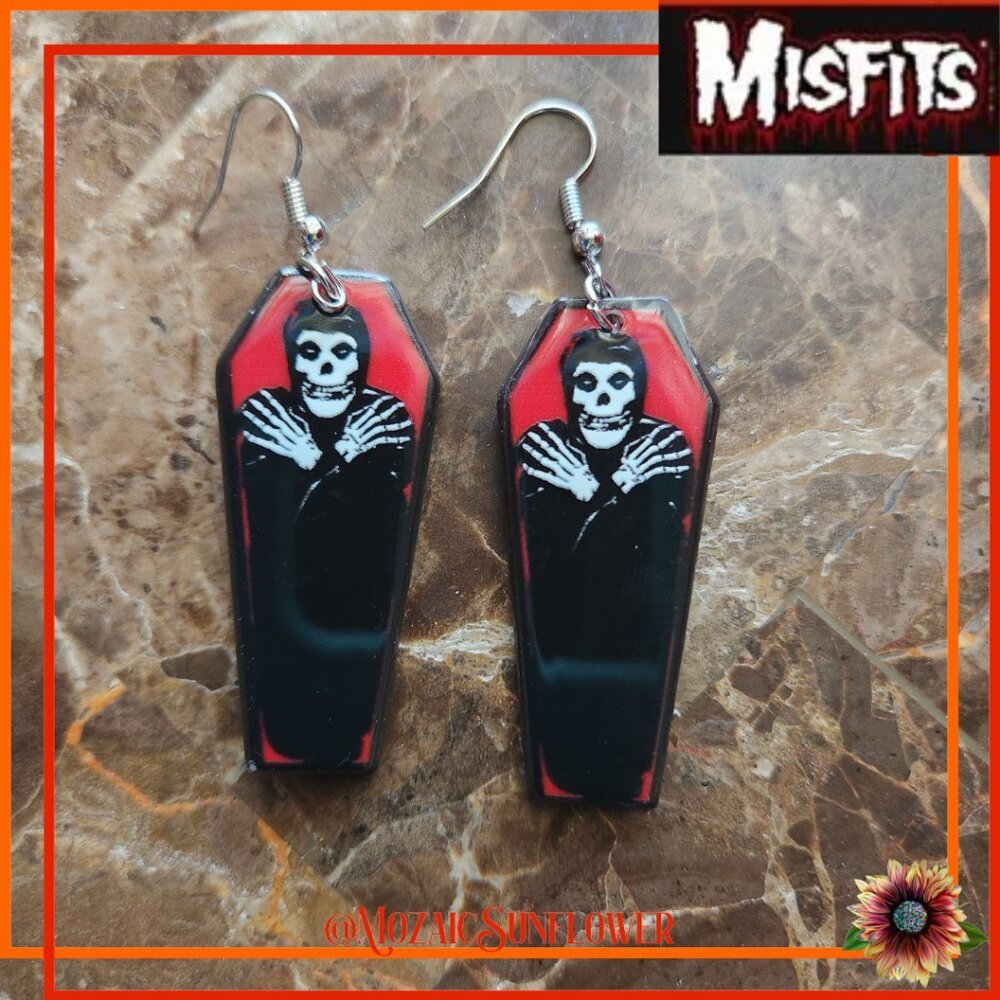MISFITS FIEND COFFIN DOUBLE SIDED UNISEX FRENCH HOOK EARRINGS NWT